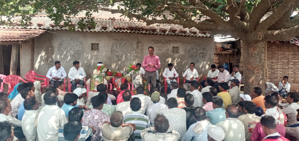 Organizing community-led enumeration of Individual Forest Rights in Nandurbar.